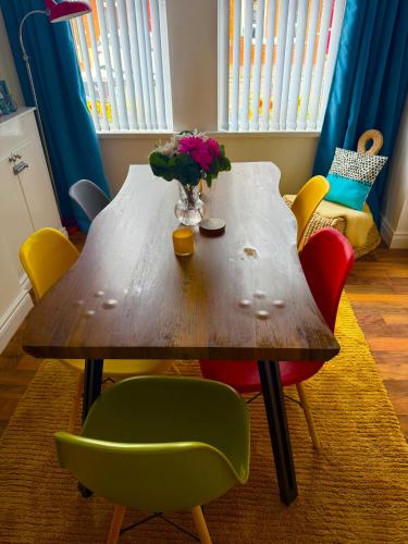 Titanic Shadow Entire house 5 mins from City Centre Titanic Shadow Entire house 5 mins from City Centre