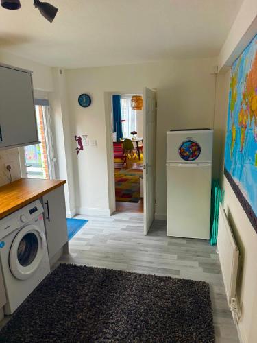 Titanic Shadow Entire house 5 mins from City Centre Titanic Shadow Entire house 5 mins from City Centre