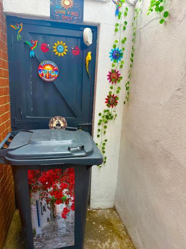 Titanic Shadow Entire house 5 mins from City Centre Titanic Shadow Entire house 5 mins from City Centre