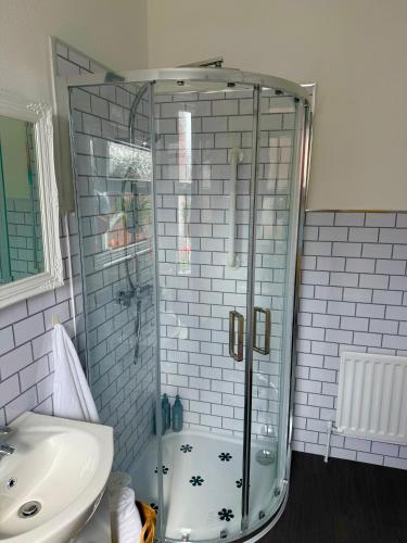 Titanic Shadow Entire house 5 mins from City Centre Titanic Shadow Entire house 5 mins from City Centre