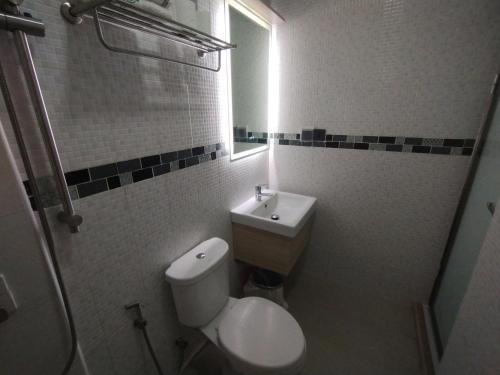 Deluxe Double or Twin Room image 10