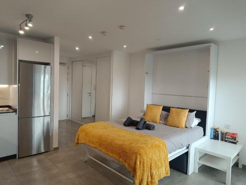 E1 Studios, Sea & Beach Views, High Floor, Gibraltar (photo 4)
