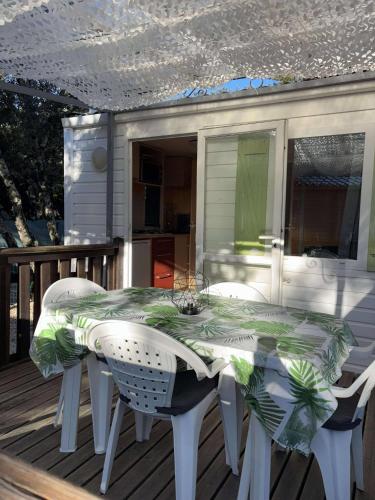 Mobil-home 2 personnes climatisé (Mobil-home 2 personnes climatise) in 奧爾尼亞克拉旺