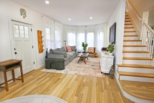 Renovated home seconds from town in Woodstock (NY)