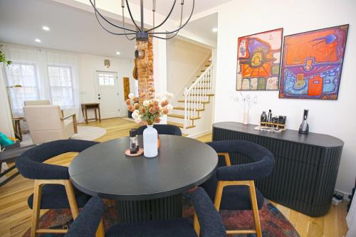 Renovated home seconds from town in Woodstock (NY)