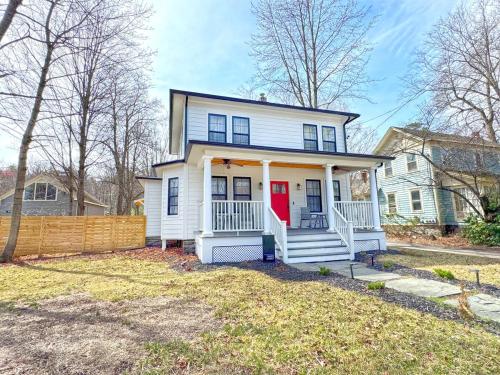 Renovated home seconds from town in Woodstock (NY)