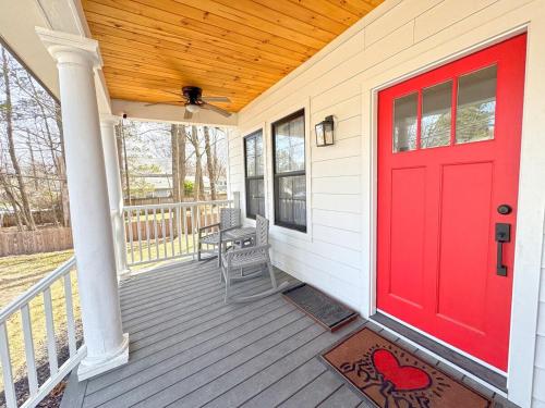 Renovated home seconds from town in Woodstock (NY)