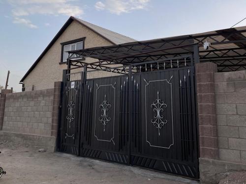 Center guesthouse in Koçkor