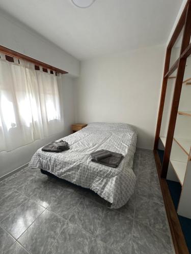 Casa grande, cómoda y luminosa con terraza, balcón y parrilla, hasta 6 huéspedes