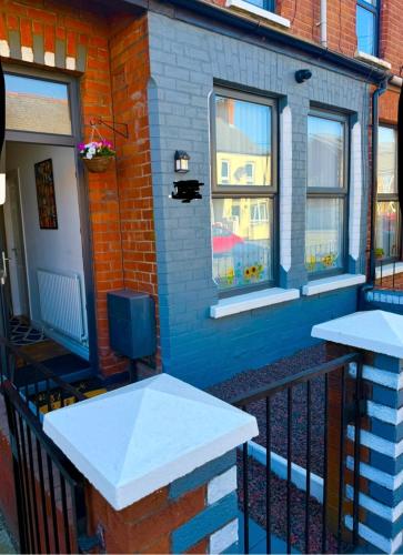 Titanic Shadow Entire house 5 mins from City Centre Titanic Shadow Entire house 5 mins from City Centre