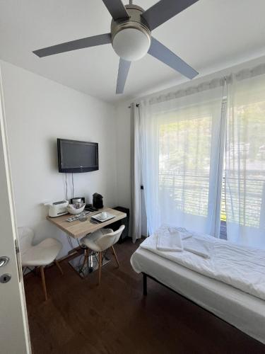 1 king bed, 2 twin beds