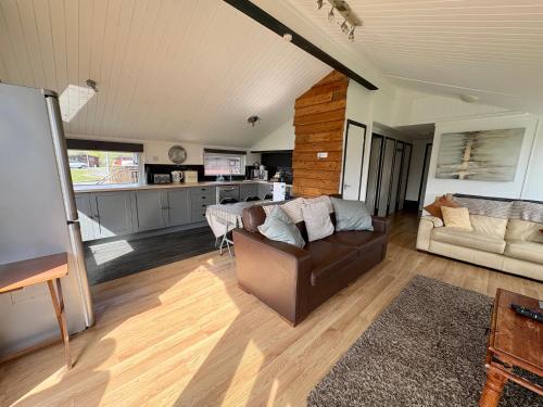 Woodpecker Lodge, Pet Friendly, Hoburne Passes included in South Cerney