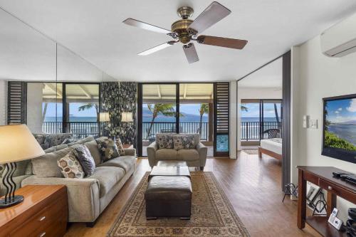 Lauloa 410 - Top Floor, Direct Ocean Front, Stunning Renovation, Wi-Fi, Split AC in Maalaea (HI)