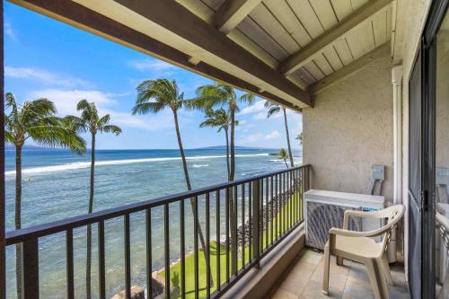 Lauloa 410 - Top Floor, Direct Ocean Front, Stunning Renovation, Wi-Fi, Split AC in Maalaea (HI)