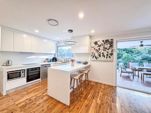 Spacious 4-bedrooms apartment in West Ryde with WiFi, AC