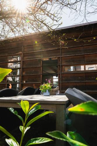 Kert, Die Badeanstalt I Loft Nürnberg I 5 Minuten zu Fuß zum kostenlosen Naturbad I Messenähe I Waldnähe (Die Badeanstalt I Loft Nurnberg I 5 Minuten zu Fuß zum kostenlosen Naturbad I Messenahe I Waldnahe) in Postbauer-Heng