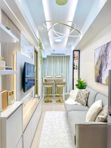 Eastovia Suites city center condo with pool at Fame, Manila