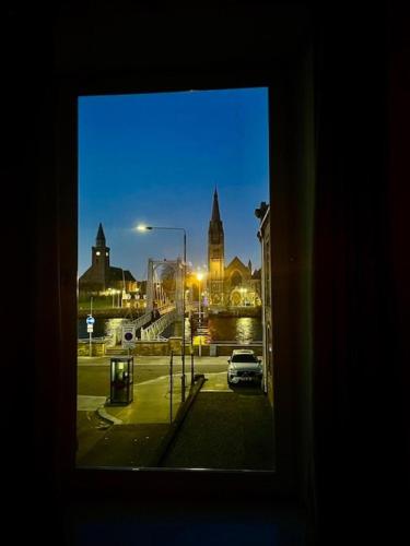 Stunning spacious Apartment on River Ness - image 4
