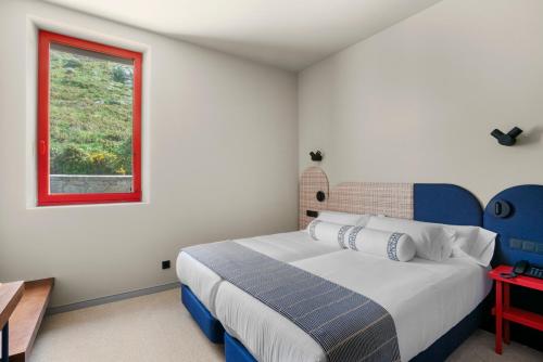 Twin Room with Mountain View