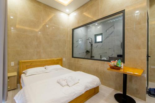 Double Room with Lake View image 3