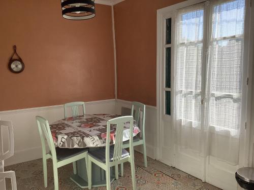 Maison de caractere au bord du canal du Nivernais in Châtel-Censoir