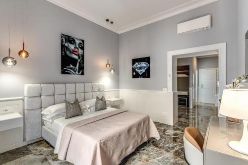 Deluxe King Suite image 5