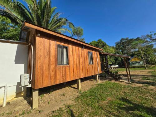 Viesnīcas āriene, Hibiscus Cabin with AC at Freshwater Creek Cabanas in Hopkinsa