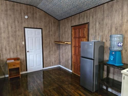 Hibiscus Cabin with AC at Freshwater Creek Cabanas in Hopkinsa