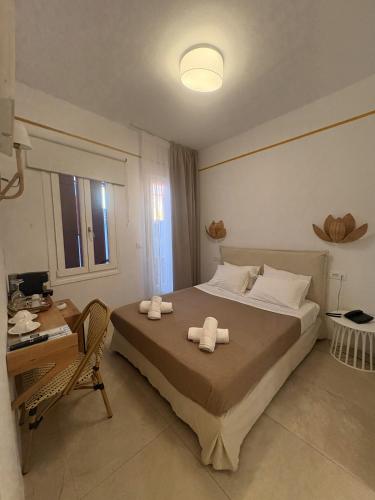 Standard King Room image 4