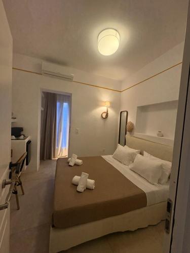 Standard King Room image 5