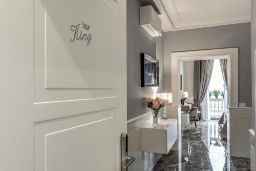 Deluxe King Suite image 1