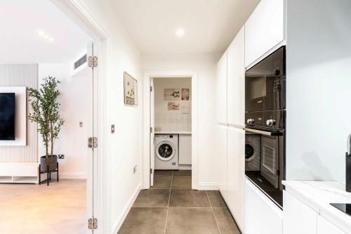 Italian Elegance In Riverside Battersea - image 13