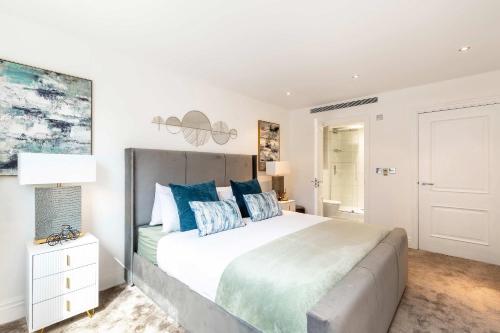 Italian Elegance In Riverside Battersea - image 2