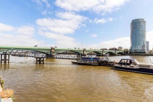 Italian Elegance In Riverside Battersea - image 3