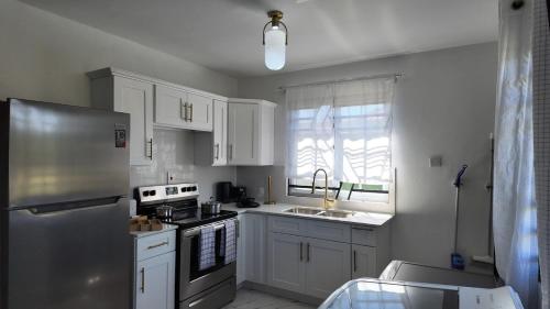 Kitchen, The Residence at Seville Gated FullyAC Washer Dryer PayPal Prepayment Required in Spanish Town