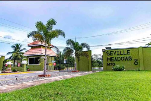 Surrounding environment, The Residence at Seville Gated FullyAC Washer Dryer PayPal Prepayment Required in Spanish Town