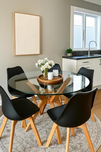 บริการและสิ่งอำนวยความสะดวก, Skyline City - Entire Character Apartment - Views, Parking and Netflix in เคลเบิร์น