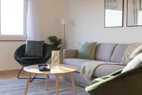 STAYY On Top Penthouse Premium Apartment near Airport 24h Self Check-in in Opfikon, Schweiz