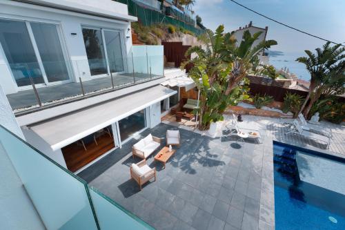 Four-Bedroom Deluxe Home - Oceanfront image 10