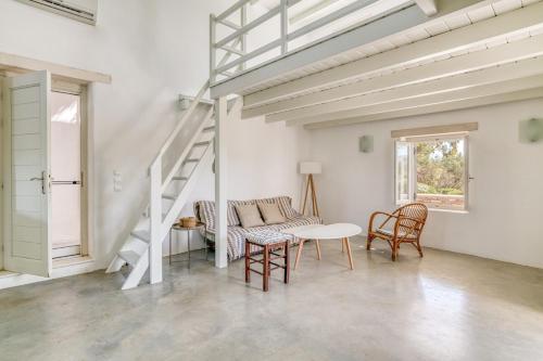 A summer house a few steps from the beach in Santa Maria