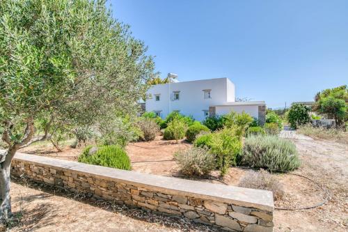 A summer house a few steps from the beach in Santa Maria