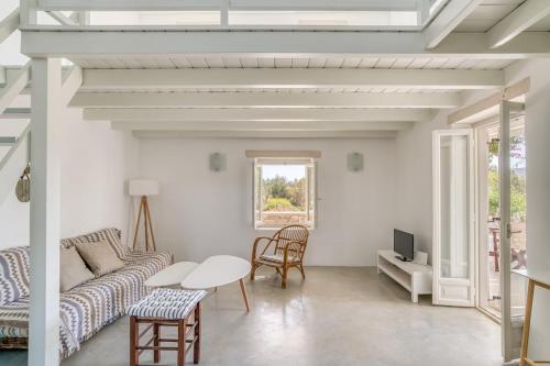 A summer house a few steps from the beach in Santa Maria