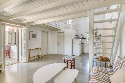 A summer house a few steps from the beach in Santa Maria