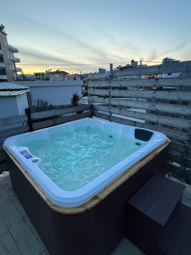 Deluxe Double Room with Pool View image 4