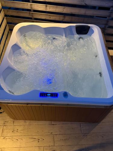Deluxe Double Room with Pool View image 3