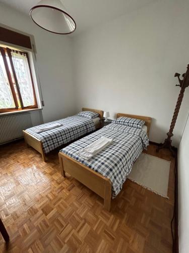 2 twin beds