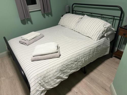 2 twin beds
