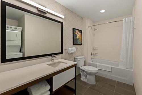 King Suite with Sofa - Non Smoking