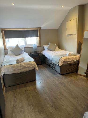 2 twin beds