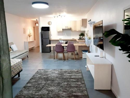 One-Bedroom Apartment image 6